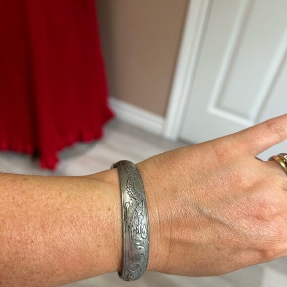 STAINLESS STEEL Engraved Silver Bangle Bracelet With bird detail 🕊️ - Picture 4 of 7